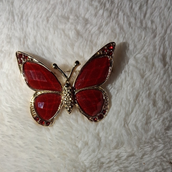 Chic Red Butterfly Pin - Picture 6 of 6